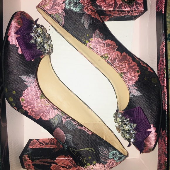 Kelly & Katie Shoes - 💎Kelly & Katie Black And Pink Floral Heels💎